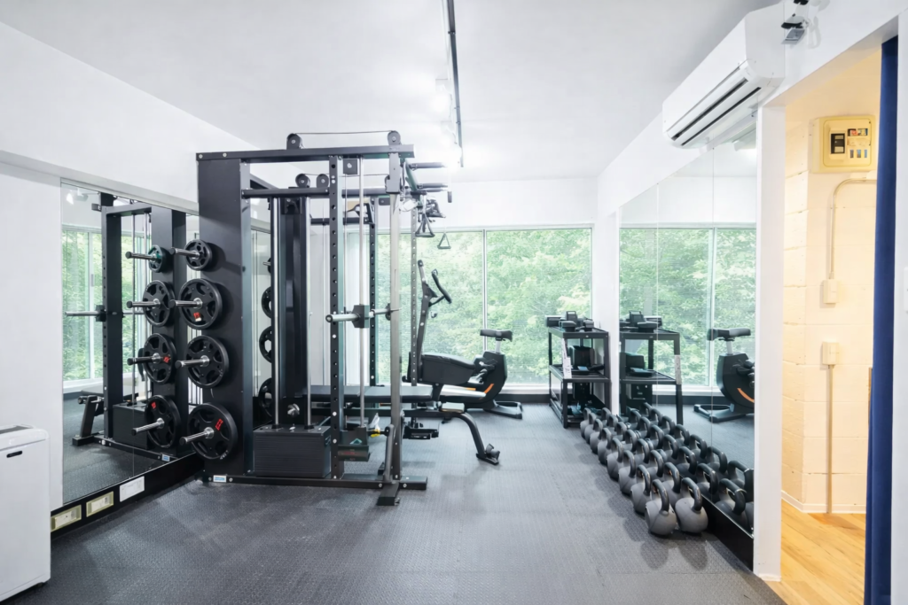 明大前にあるパーソナルジム「Dee GYM 明大前店」02